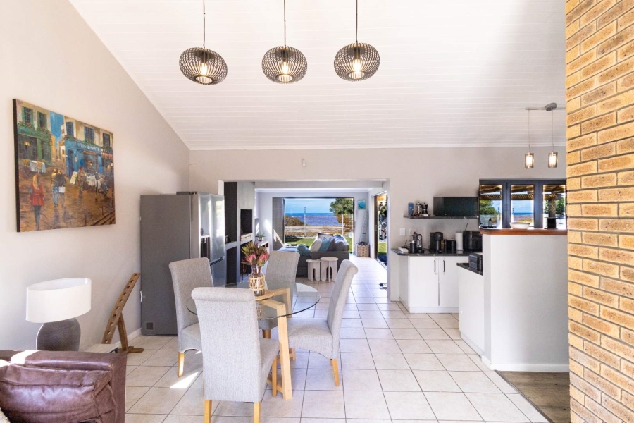 4 Bedroom Property for Sale in Sandbaai Western Cape